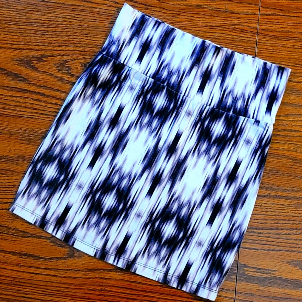 Bodycon Mini Skirt - Black and White Abstract Pattern